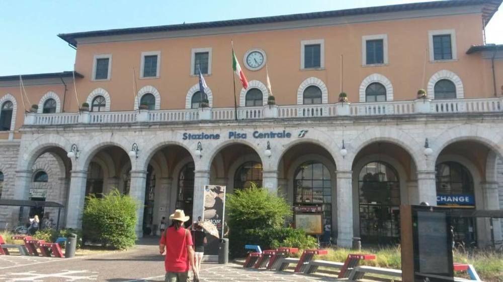 Academy House Pisa Centrale ภายนอก รูปภาพ